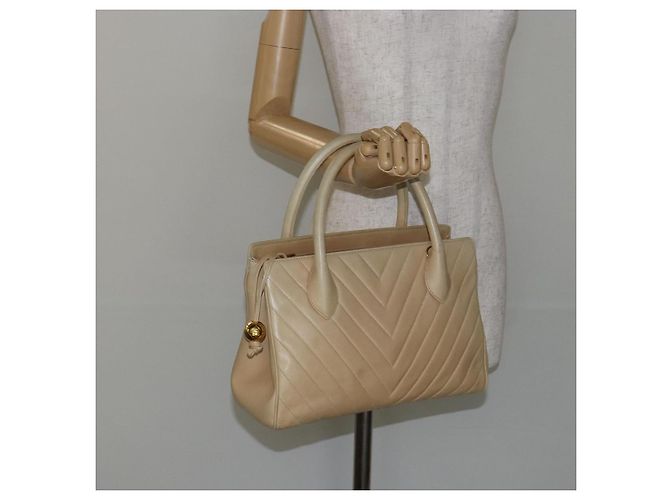 CHANEL Borsa a Mano V Stitch in Pelle di Agnello Beige Oro CC Auth 128926 D'oro - vista 22