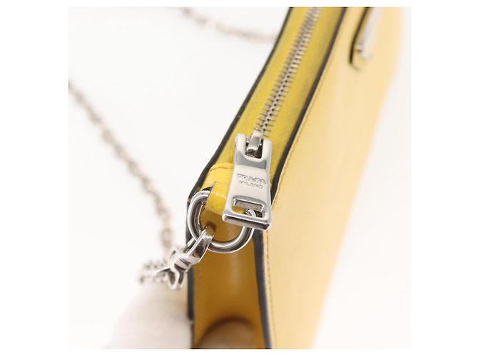 Saffiano Borsa a Spalla PRADA in Pelle Safiano Gialla Argento Auth 142941 Giallo - vista 10