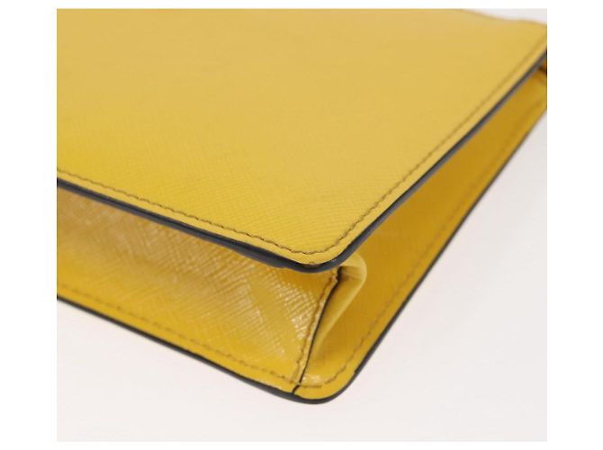 Saffiano Borsa a Spalla PRADA in Pelle Safiano Gialla Argento Auth 142941 Giallo - vista 14