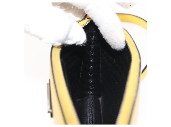Saffiano Borsa a Spalla PRADA in Pelle Safiano Gialla Argento Auth 142941 Giallo - vista 20