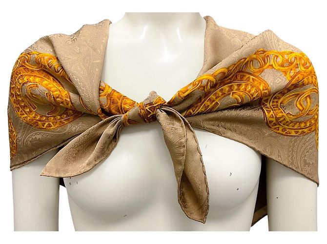 Bufanda cuadrada de seda twill con estampado de cadena Chanel topo / oro Beige - vista 2