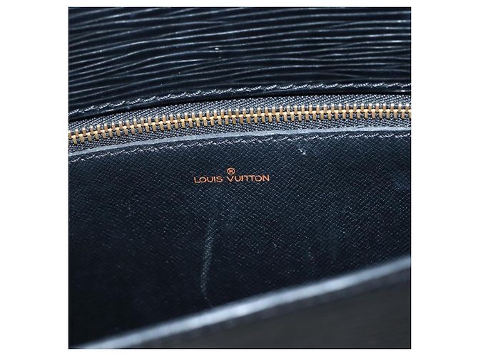 LOUIS VUITTON Sac Saint Cloud GM en Épi Monogram Noir M52192 Auth LV 144110 - vue 18