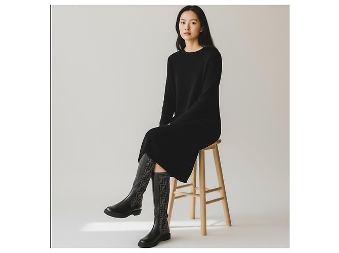Fendi Rococo leather boots black - view 4