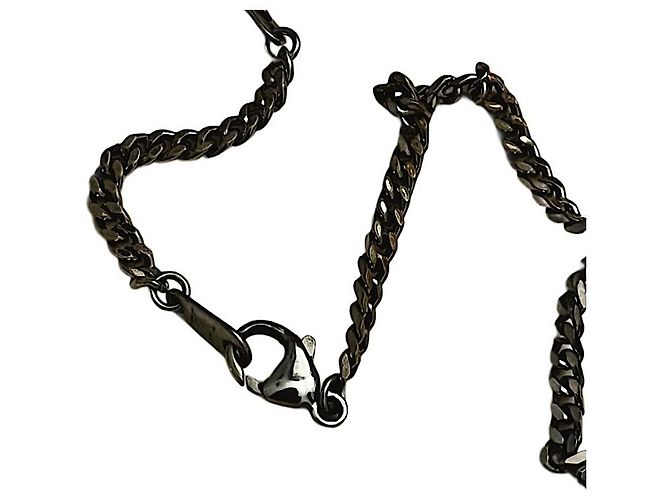 Collana Louis Vuitton LV Charm Monogram Pillcase Argento Silver hardware - vista 6