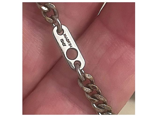 Collana Louis Vuitton LV Charm Monogram Pillcase Argento Silver hardware - vista 7