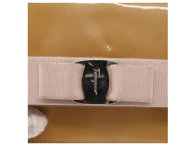 Borsa a Spalla Chain Vala Smalto Beige Argento Auth 143357 di Salvatore Ferragamo - vista 15