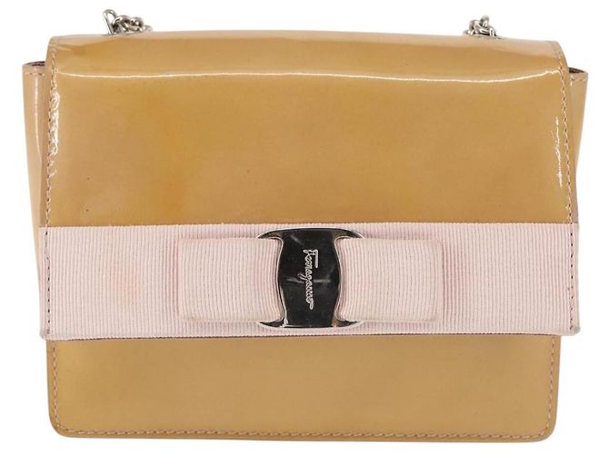 Borsa a Spalla Chain Vala Smalto Beige Argento Auth 143357 di Salvatore Ferragamo - vista 2