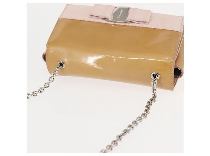 Borsa a Spalla Chain Vala Smalto Beige Argento Auth 143357 di Salvatore Ferragamo - vista 7