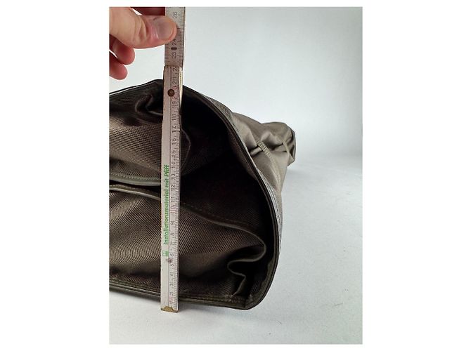 Borsa da viaggio vintage Issey Miyake kaki Cachi - vista 15