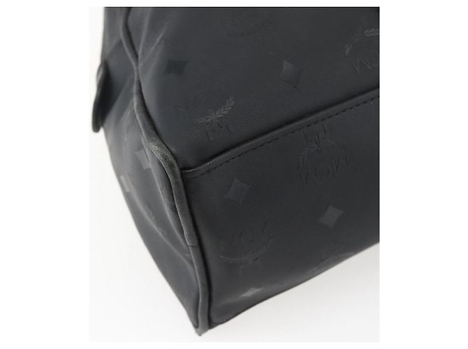 Bolsa de Ombro MCM Vicetos Logogram em Couro PVC Preto e Dourado Auth hk3093 - vista 13