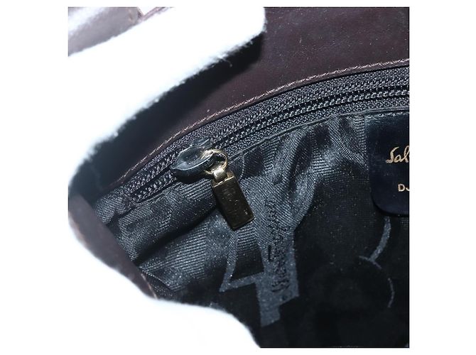 Borsa Tote Salvatore Ferragamo in tela marrone oro Auth 143220 - vista 16