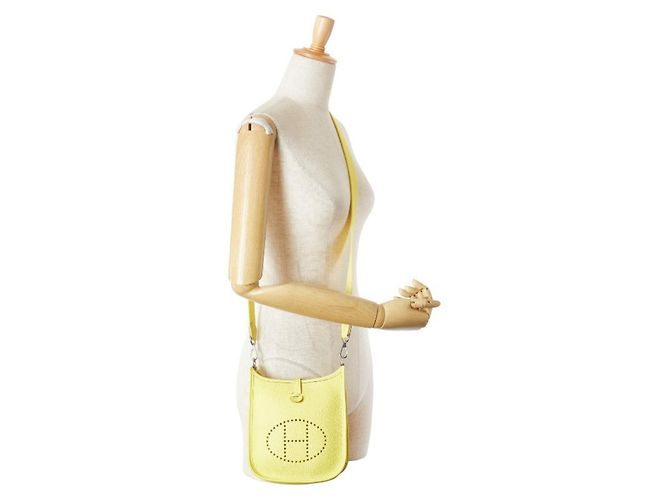 Borsa a spalla Hermès Evelyne TPM in Lime D'oro - vista 13
