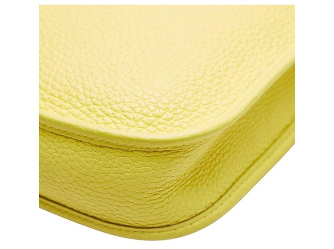Borsa a spalla Hermès Evelyne TPM in Lime D'oro - vista 4