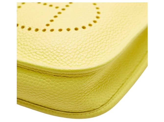 Borsa a spalla Hermès Evelyne TPM in Lime D'oro - vista 5