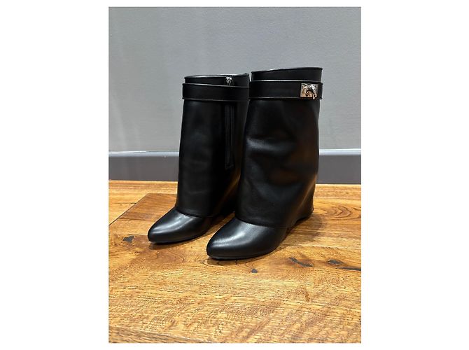 Botines Givenchy Shark de cuero negro - vista 9