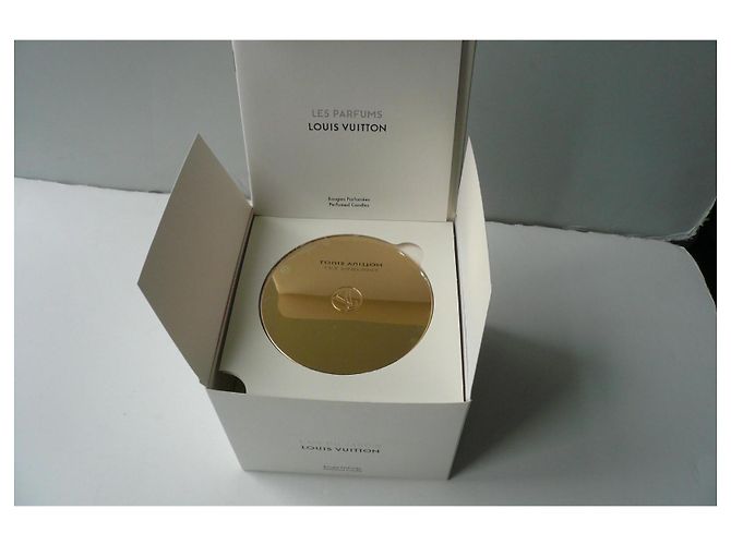 LOUIS VUITTON Vela perfumada de luxo nova O AR DO JARDIM 220 gramas ESGOTADO Branco - vista 2