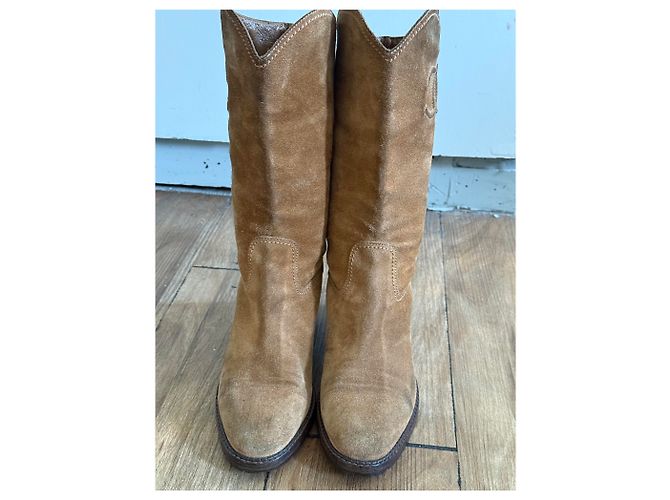 Chanel Stiefel aus camel Suede — CC-Logo — Größe 38 (7½ US) — perfekte Sohlen - Ansicht 2