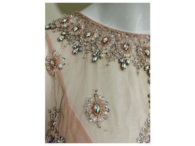 Jenny Packham Vestido de seda embellecido a mano en un suave rosa - vista 3