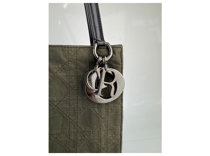 Christian Dior Dior Lady Dior tela e pelle verde 266 Verde scuro - vista 4