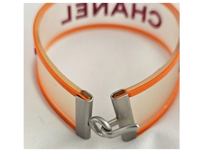 Coco Crush Bracciale Chanel CC manchette in gomma arancione - vista 4