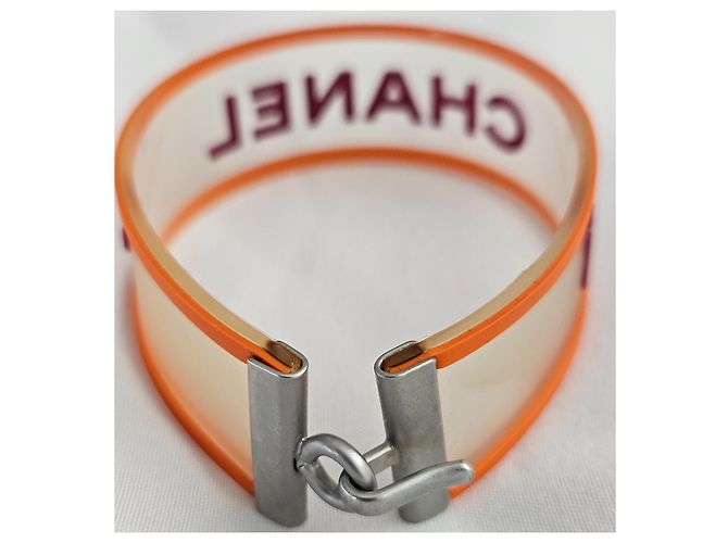 Coco Crush Bracciale Chanel CC manchette in gomma arancione - vista 7