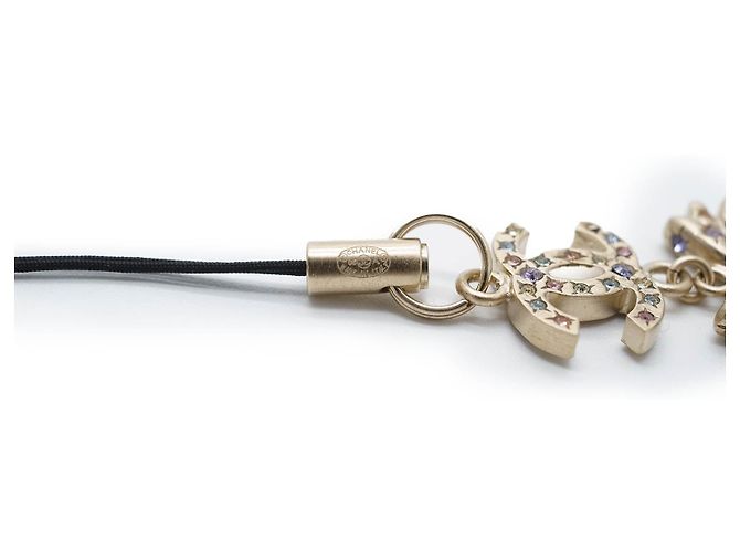 Chanel Multicolorierter CC Schleifenanhänger aus Strass Golden - Ansicht 11