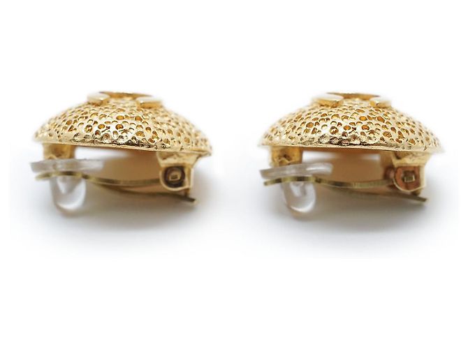 Chanel Orecchini a clip rotondi in dome testurizzato con logo CC GP D'oro - vista 6