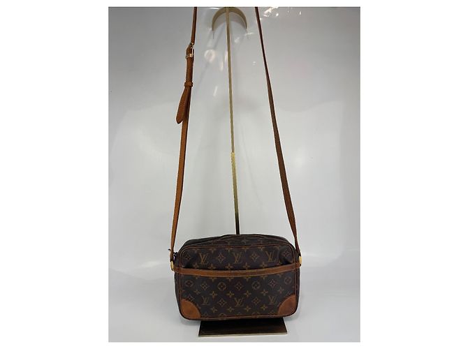 Borsa a spalla Louis Vuitton in pelle marrone 270 - vista 2