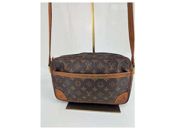 Borsa a spalla Louis Vuitton in pelle marrone 270 - vista 8