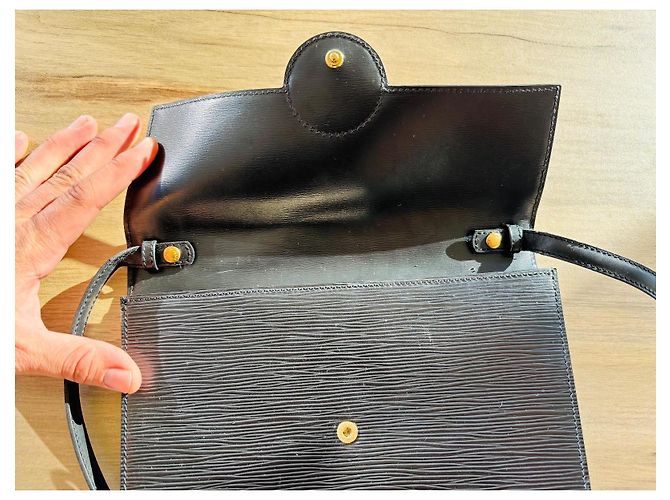 Clutch Louis Vuitton in pelle di struzzo nera Nero - vista 6
