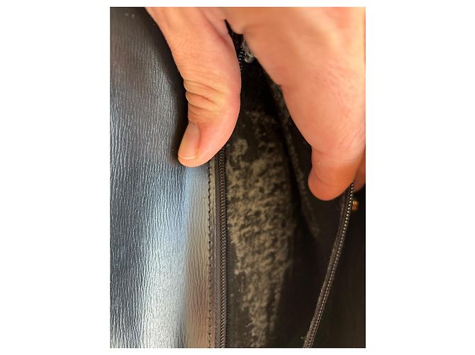 Clutch Louis Vuitton in pelle di struzzo nera Nero - vista 7