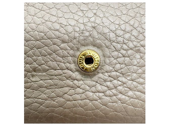 Cartera Larga Capucines Louis Vuitton Beige Gris - vista 14