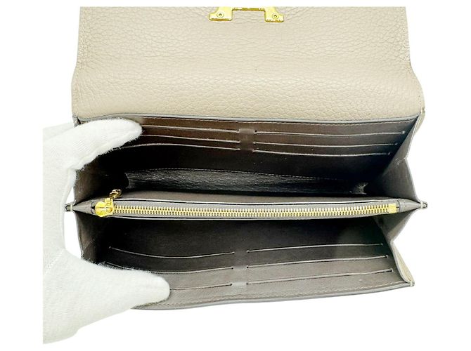 Cartera Larga Capucines Louis Vuitton Beige Gris - vista 15
