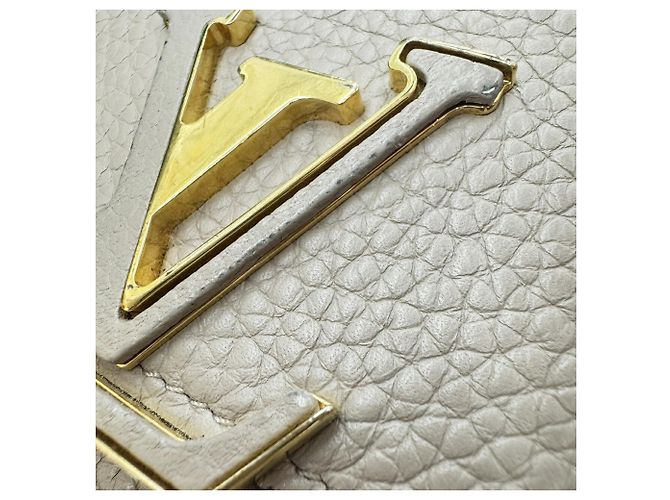 Cartera Larga Capucines Louis Vuitton Beige Gris - vista 9
