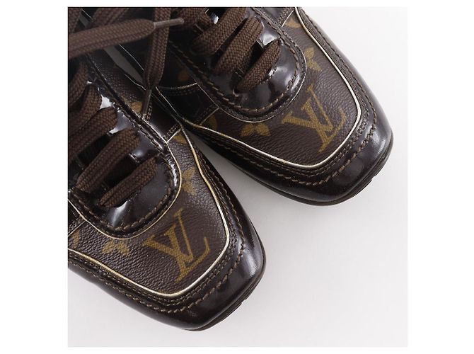 Niedrig geschnittene Sneakers aus Monogramm-Canvas und lackiertem Leder von Louis Vuitton Braun - Ansicht 4