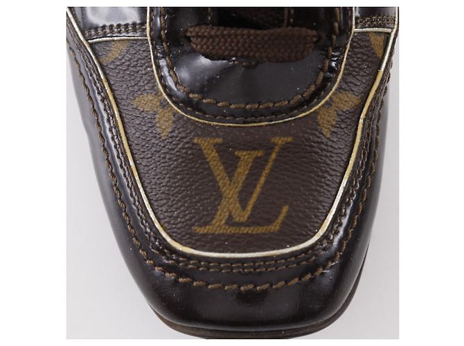 Niedrig geschnittene Sneakers aus Monogramm-Canvas und lackiertem Leder von Louis Vuitton Braun - Ansicht 9