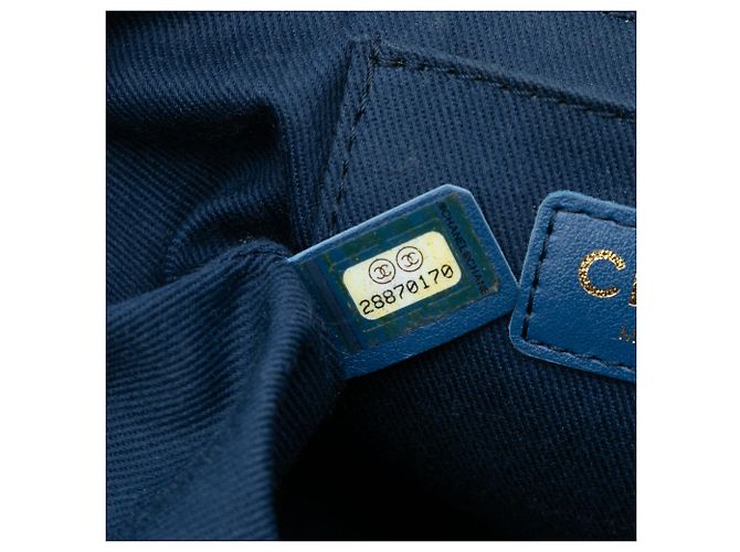 Vanity Estuche de maquillaje de denim acolchado azul CC de Chanel con cadena - vista 6