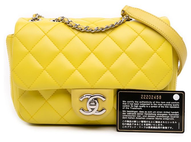 Coco rain Chanel Giallo Parigi Seoul Piccolo Flap in Gomma Coco Pioggia - vista 12