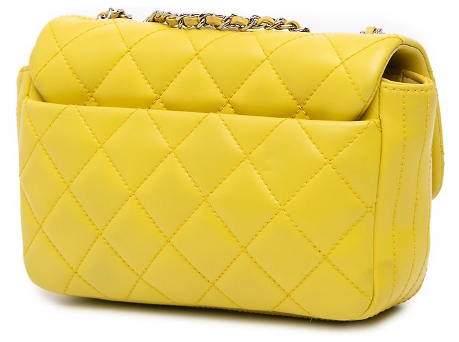 Coco rain Chanel Giallo Parigi Seoul Piccolo Flap in Gomma Coco Pioggia - vista 2
