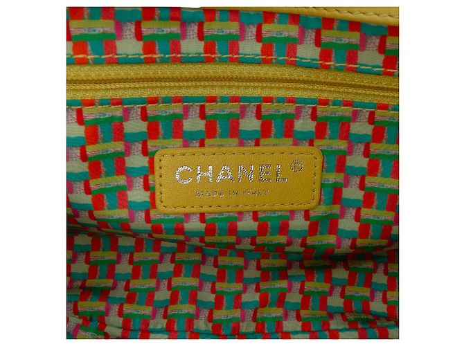 Coco rain Chanel Giallo Parigi Seoul Piccolo Flap in Gomma Coco Pioggia - vista 5