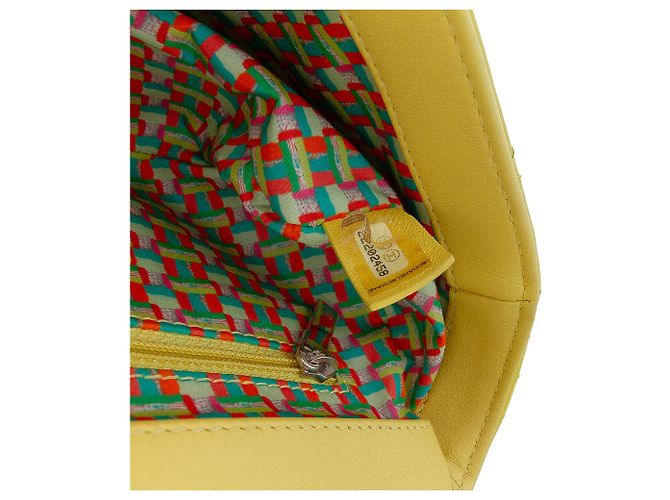 Coco rain Chanel Giallo Parigi Seoul Piccolo Flap in Gomma Coco Pioggia - vista 6
