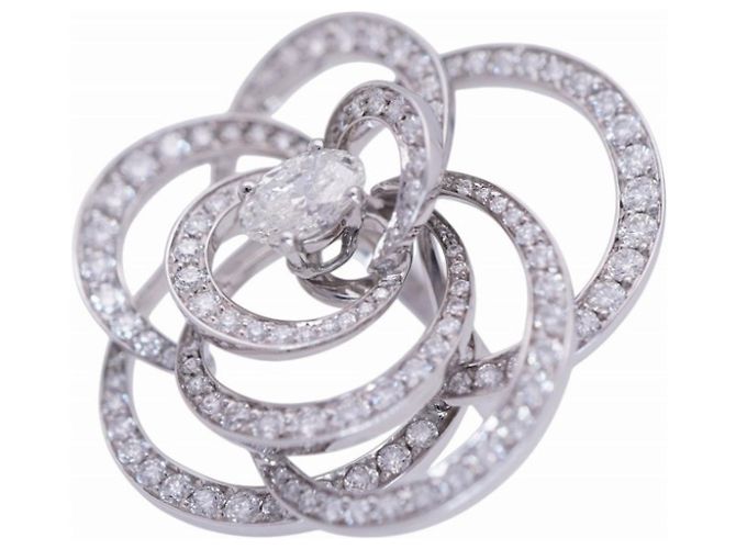 CHANEL Kamelien-Ovalring aus Weißgold - Ansicht 3