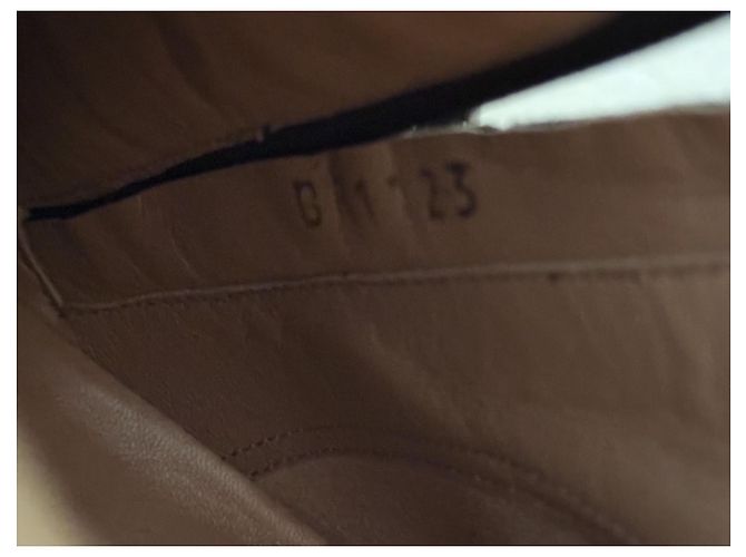 Bottines Louis Vuitton en cuir noir - vue 16