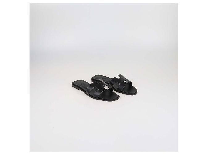 Sandali piatti Oran in pelle nera Hermès Nero - vista 2