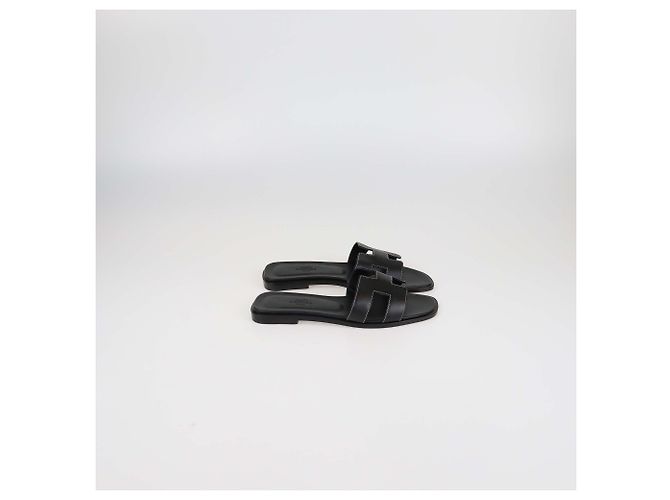 Sandali piatti Oran in pelle nera Hermès Nero - vista 3