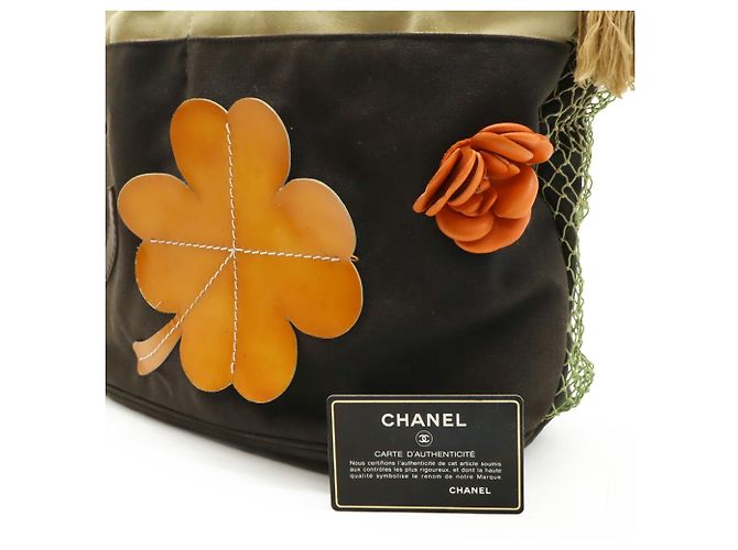 Borsa tote Chanel in rete da pesca con marchio Coco e camelia Nero Beige - vista 10