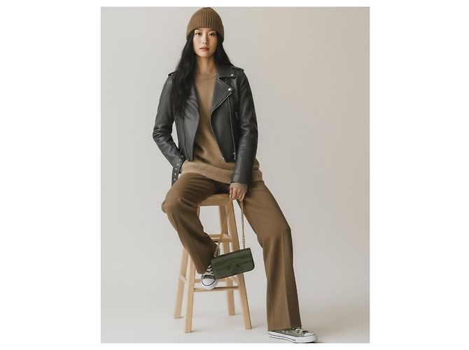 Bolsa de ombro Céline Triomphe Flap Chain em couro caqui Cinza - vista 9