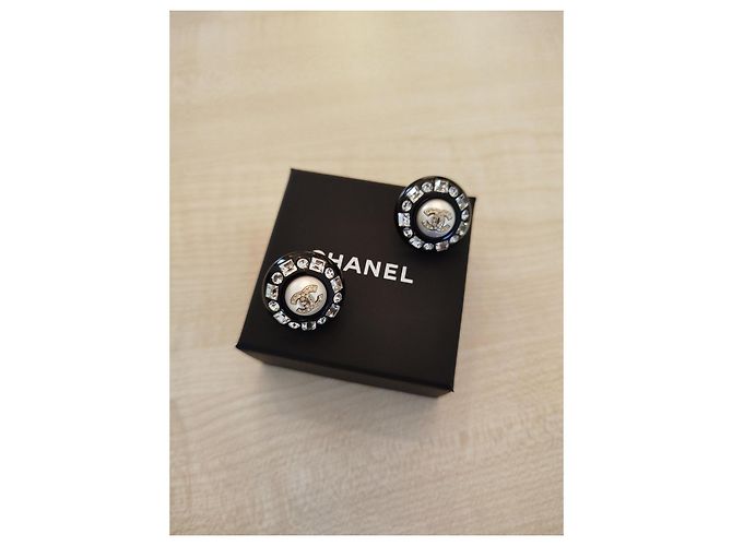Orecchini Rotondi in Strass di Chanel Nero - vista 2