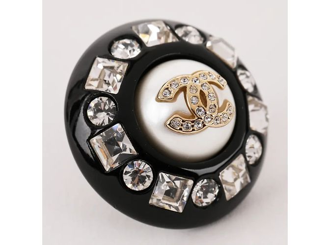 Orecchini Rotondi in Strass di Chanel Nero - vista 4