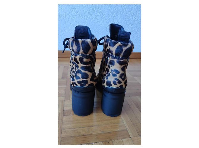 MIU MIU STIVALETTI ALLACCIATI IN PELLE DI CAVALINO. Multicolore - vista 4